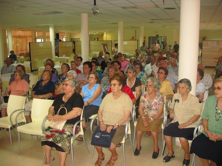 Los mayores del Centro de Día siguen aprendiendo en materia de salud
