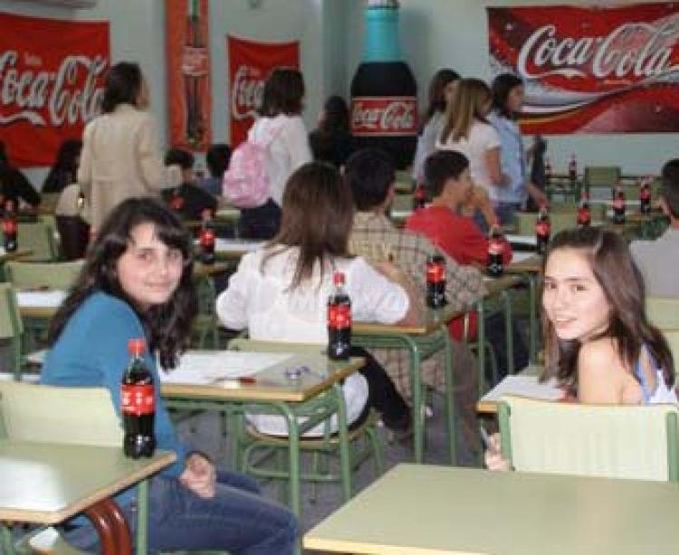 Coca Cola presenta en Melilla su certamen literario para los 'Jóvenes Talentos'