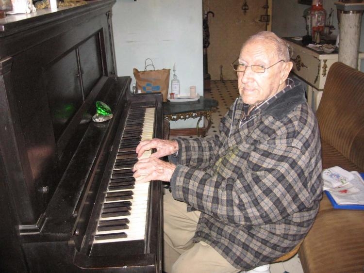 Daniel Castañeda, 97 años le contemplan