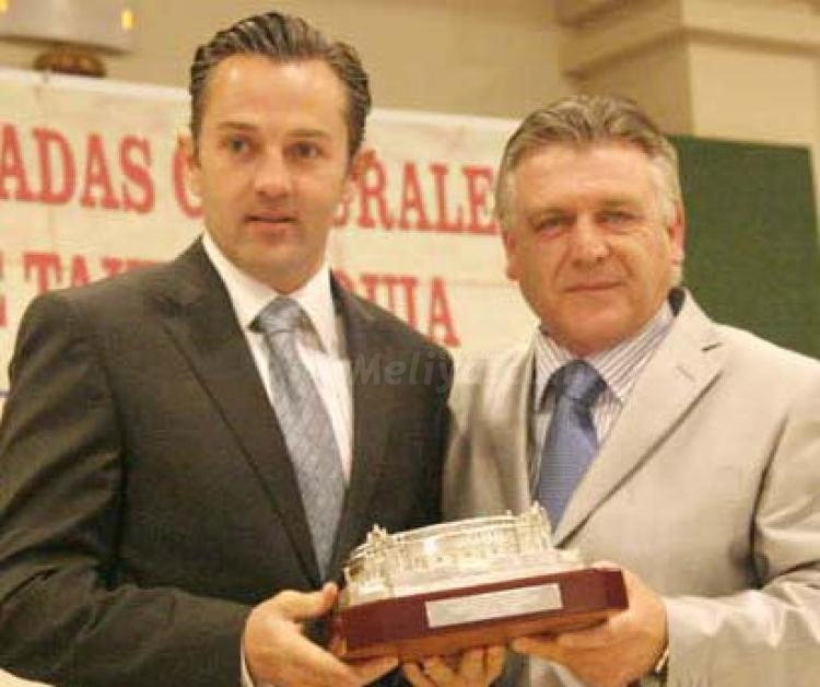 Los taurinos melillenses reabren su sede social
