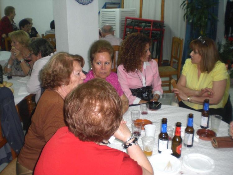 La Casa de Melilla en Almería reabre 'El Chiringuito' con Cruz de Mayo incluida