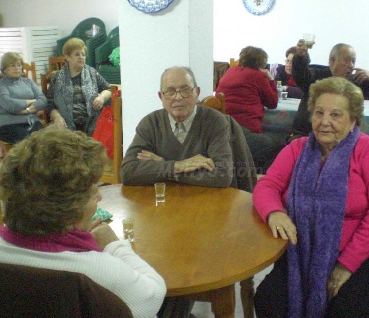 La Casa de Melilla en Almería da un beso fraternal a la Virgen del Mar