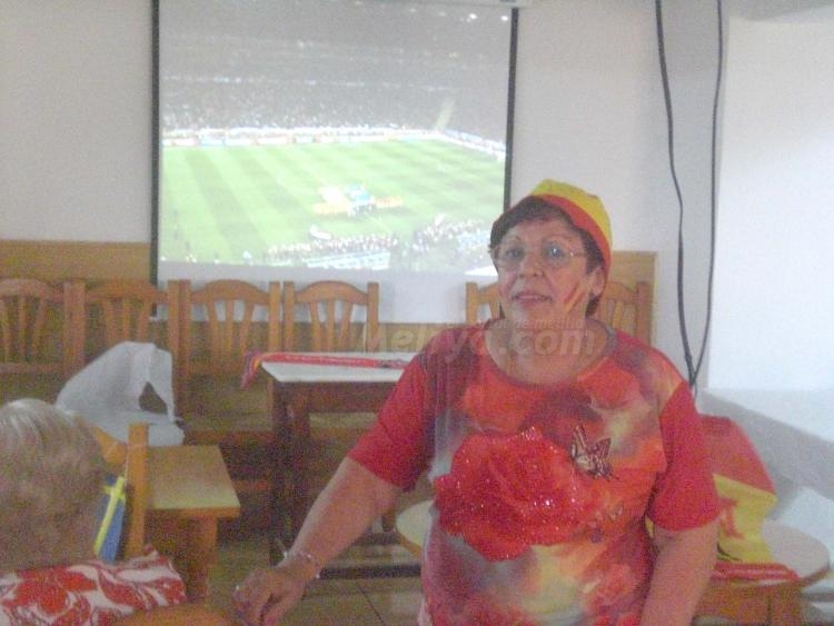 La Casa de Melilla en Almería arde con el triunfo de 'La Roja'