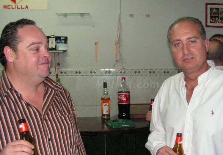 El economista con su compañaero y primo hermano, Ricardo.