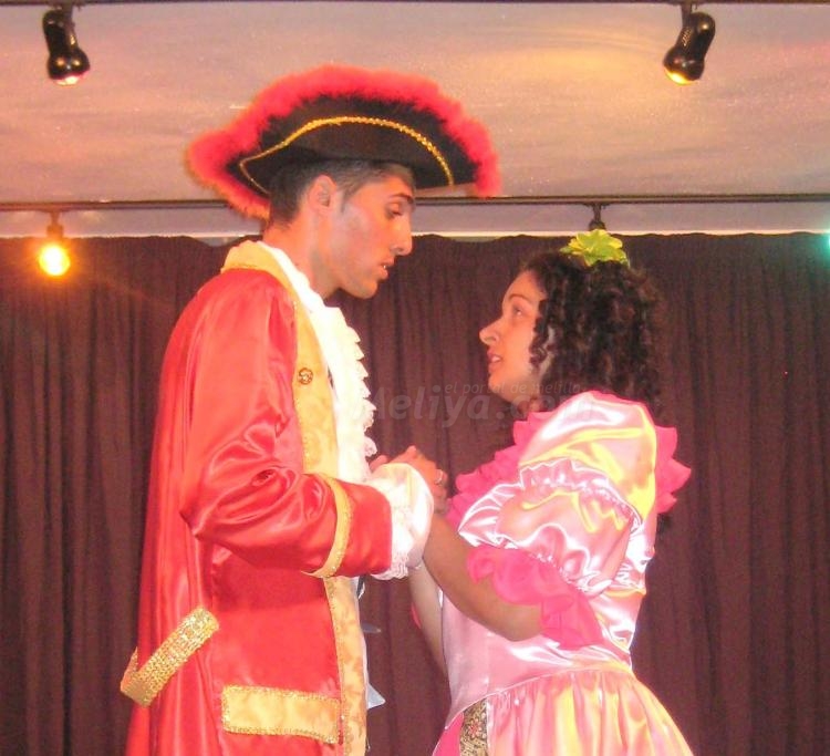 Explosión de éxito teatral en la Casa de Melilla en Málaga con 'Los Intereses creados'