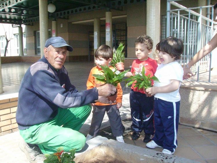 Jardineros de ¡dos añitos! se ejercitan en el Enrique Soler