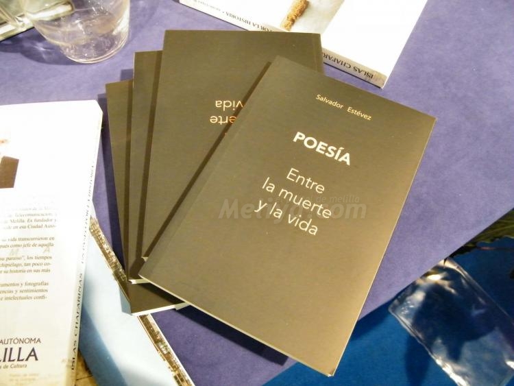 Libros y rosas para los melillenses de Barcelona, con Salvador Estévez de protagonista