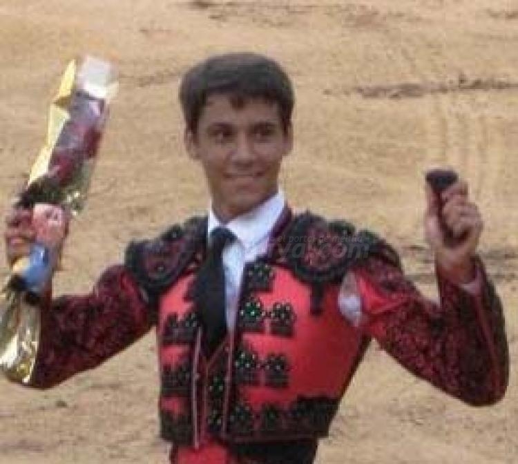 Adolfo Ramos calienta motores con vacas bravas del hierro de Javier Gallego