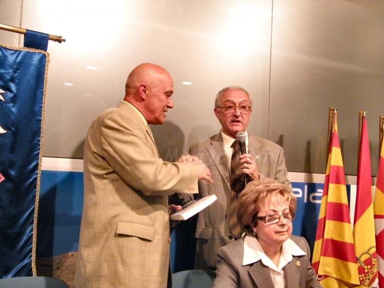 Libros y rosas para los melillenses de Barcelona, con Salvador Estévez de protagonista