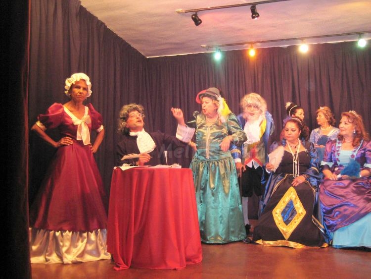 Explosión de éxito teatral en la Casa de Melilla en Málaga con 'Los Intereses creados'