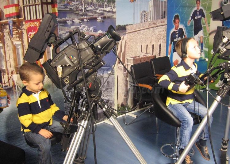Invasión infantil en los estudios de Televisión Melilla