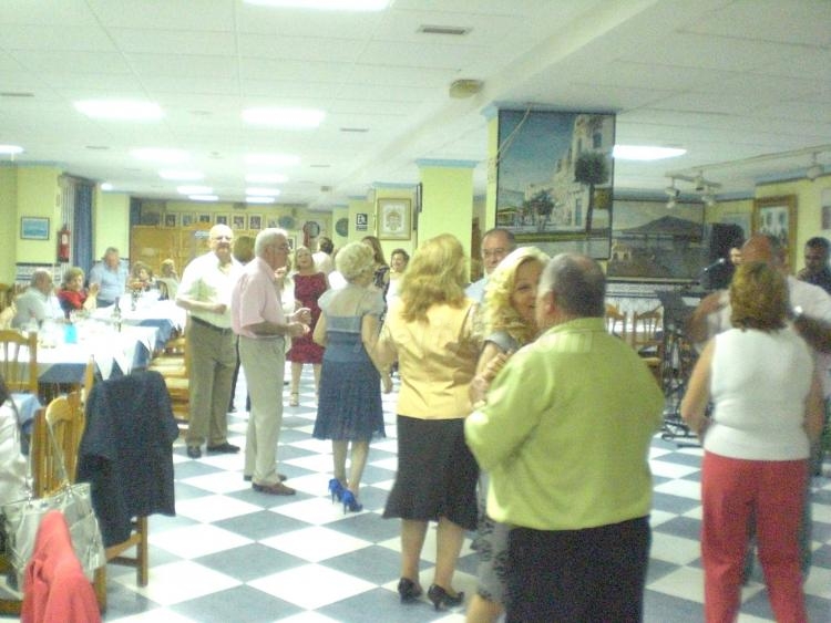 Baile de 'entrenamiento' de la Casa de Melilla en Almería