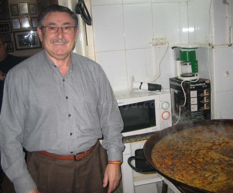 El día en el que Pedro Guerrero retó al hambre con su monumental paella