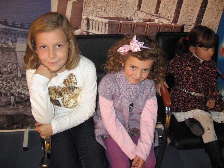 Invasión infantil en los estudios de Televisión Melilla