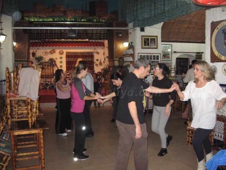 La salsa calienta el tórrido clima estival de Melilla