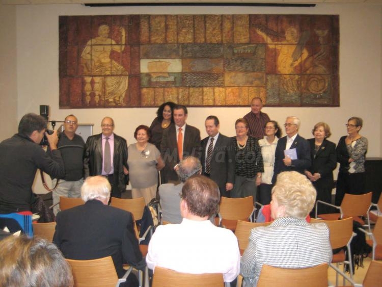La 'Antología Poética 2011' goza del interés del público