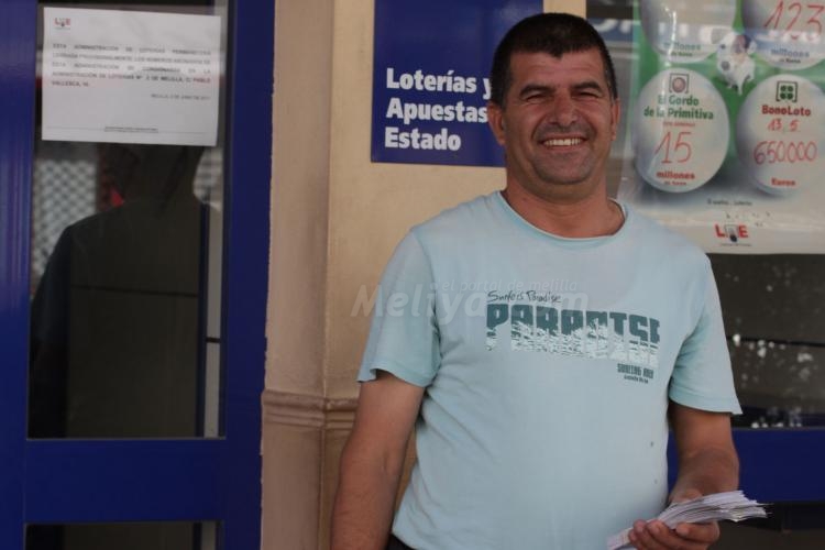Vendiendo ilusiones, loteros de “La Caridad”