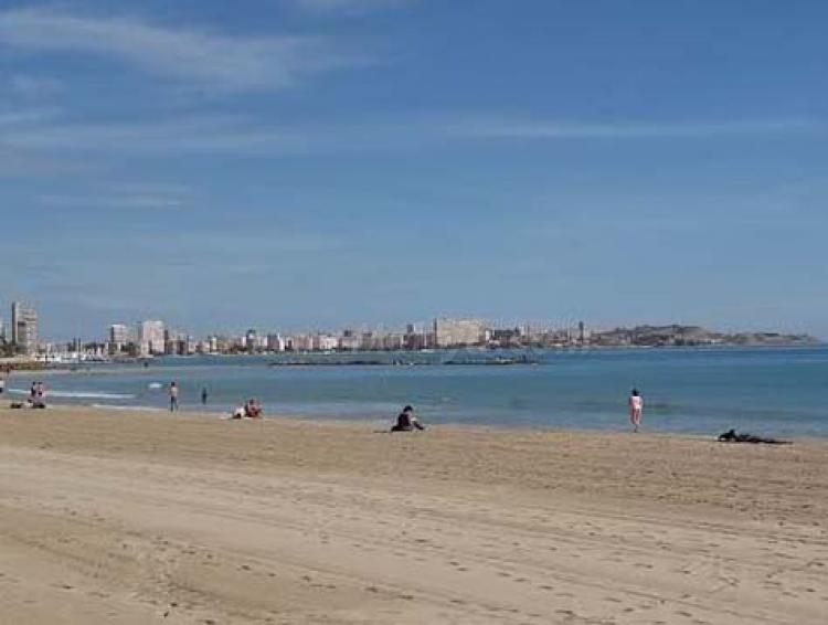Acaba la Feria y los melillenses se olvidan de la playa