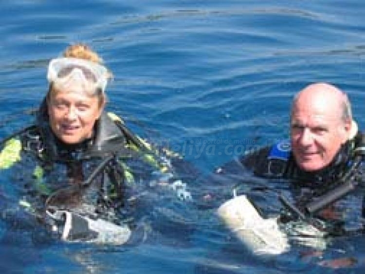 Manolo Campillo y Aurelia Artolachipi difunden las excelencias submarinas de Melilla