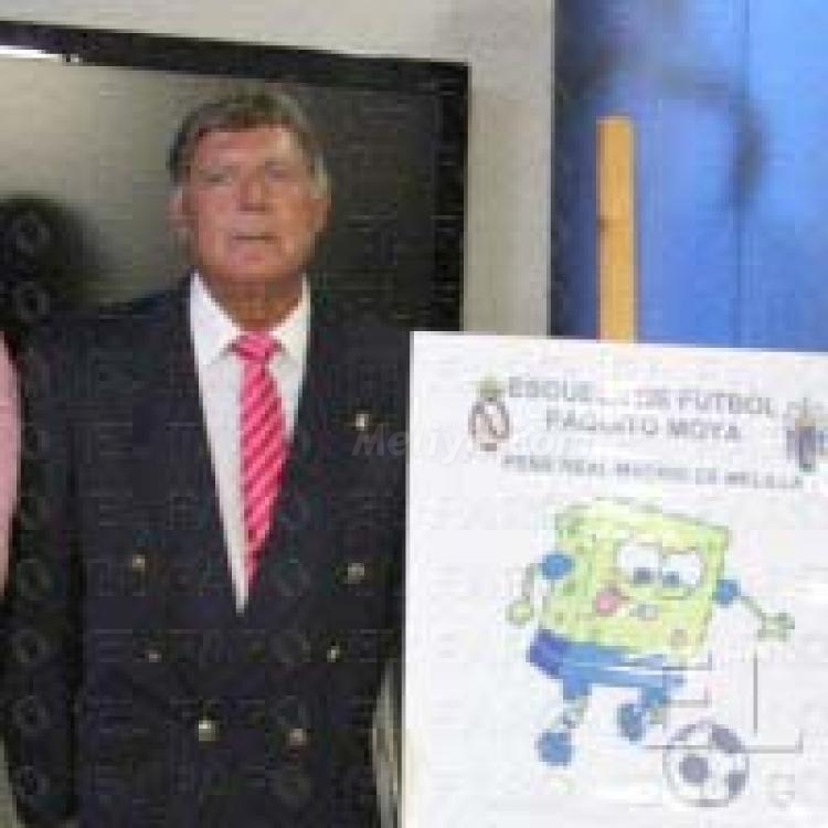 Los nuevos futbolistas de Melilla, bajo la protección de Paquito Moya