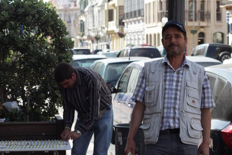 Vendiendo ilusiones, loteros de “La Caridad”