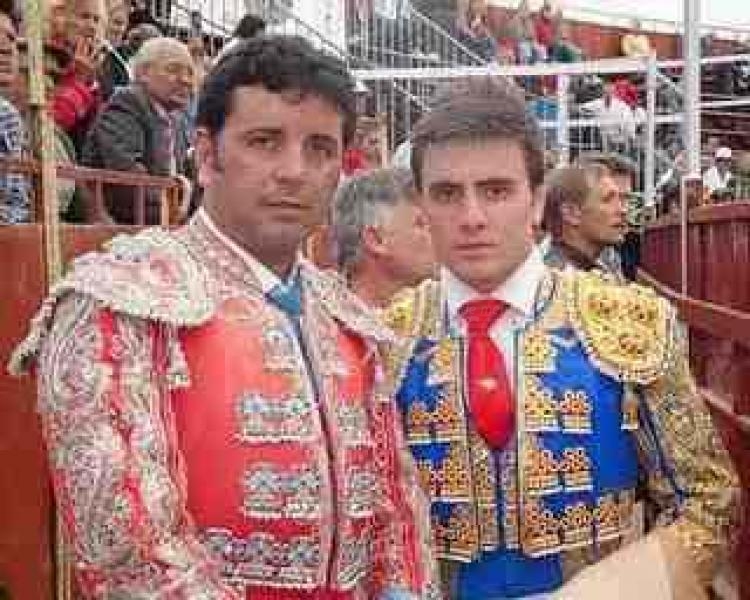 Debú con picadores para Criado