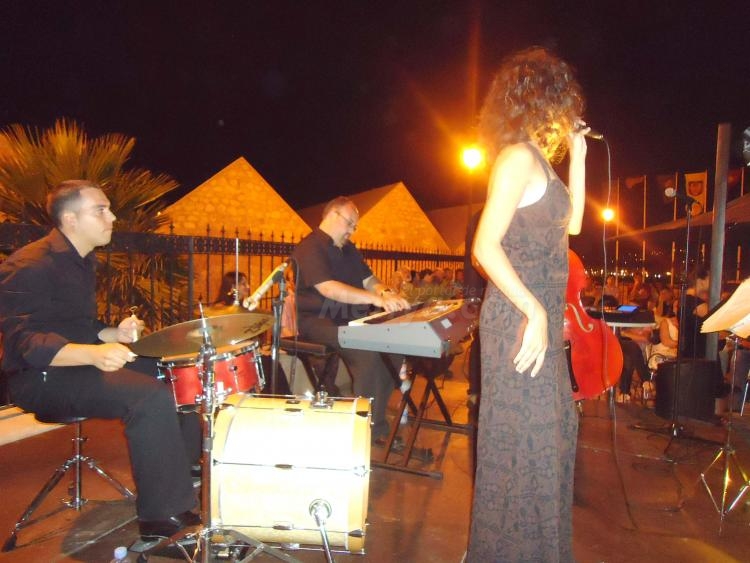 Los chicos de 'La chistera' dinamizan las noches de Melilla la Vieja
