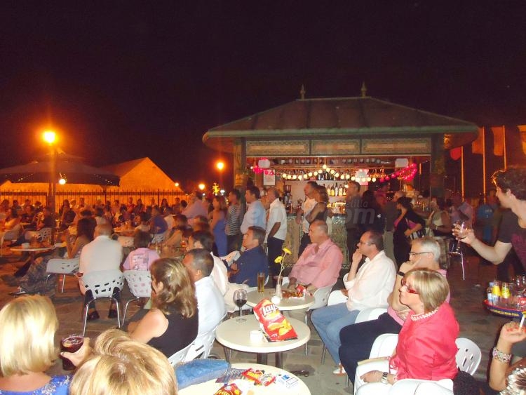 Los chicos de 'La chistera' dinamizan las noches de Melilla la Vieja