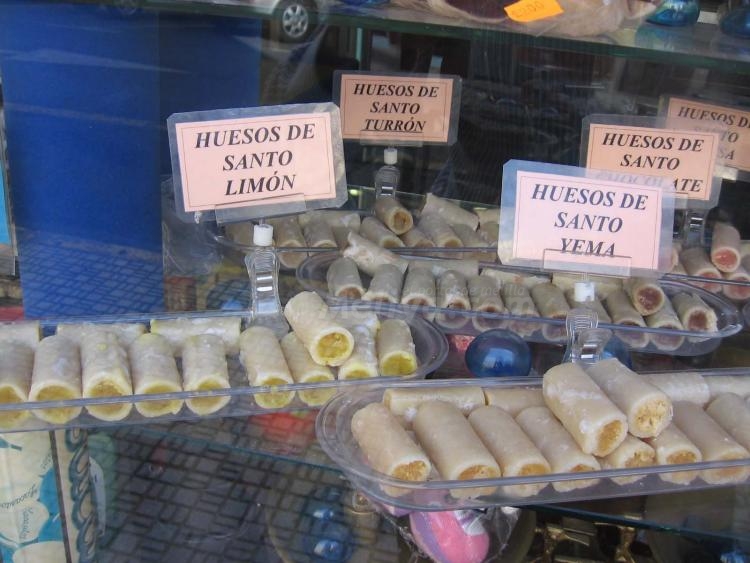 Huesos de santo una degustación propia de la fecha