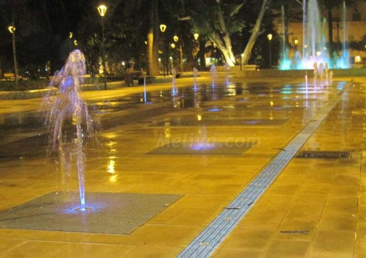El embrujo de las aguas nocturnas del Parque Hernández