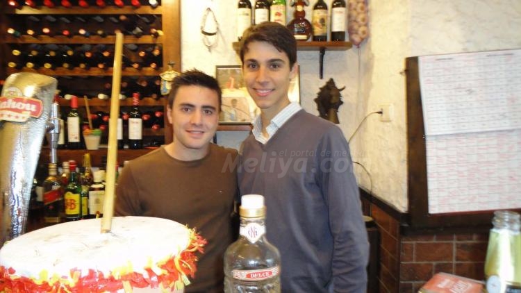 Debú con picadores para Criado