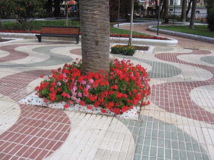 'Melilla es flor' por sus cuatro costados