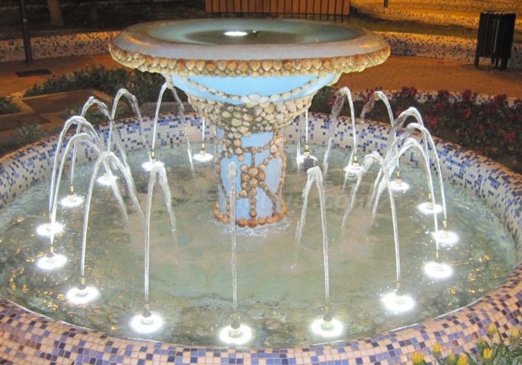 El embrujo de las aguas nocturnas del Parque Hernández