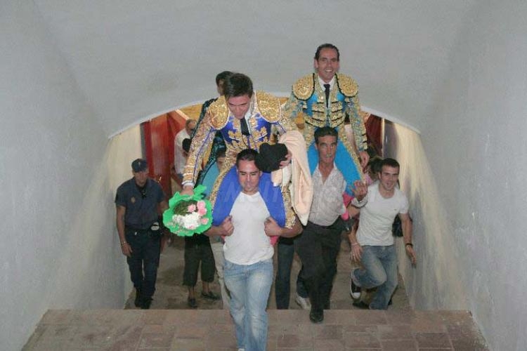 Debú con picadores para Criado