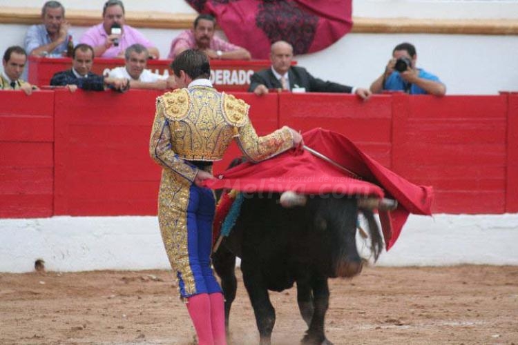 Debú con picadores para Criado