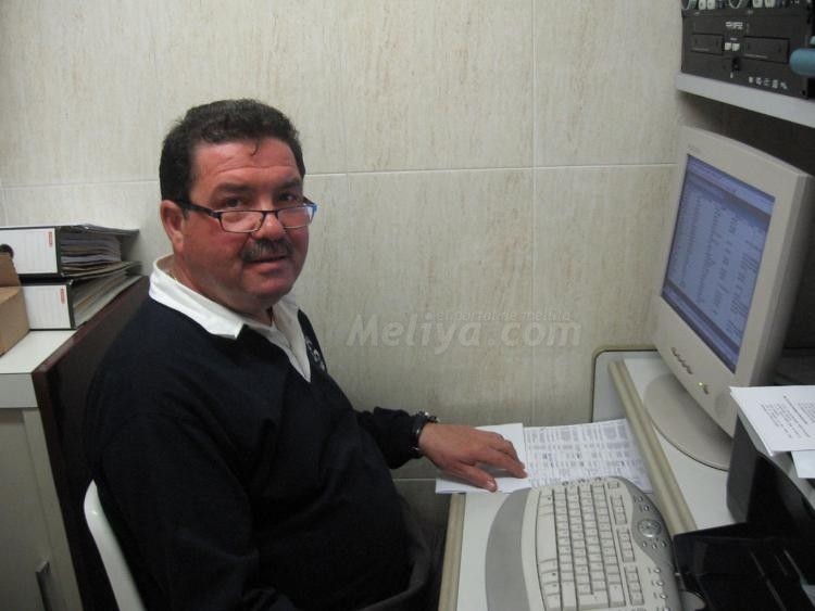 Huele a incienso y suena el palio en la casa de Hermandad del Cautivo