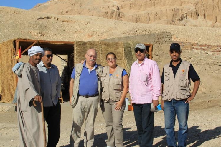 El secretario de Estado para las Antigüedades de Egipto visita la excavación patrocinada por Gaselec