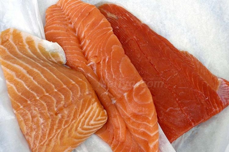 Consumir dos piezas de salmón a la semana es beneficioso para la salud de las embarazadas y del niño