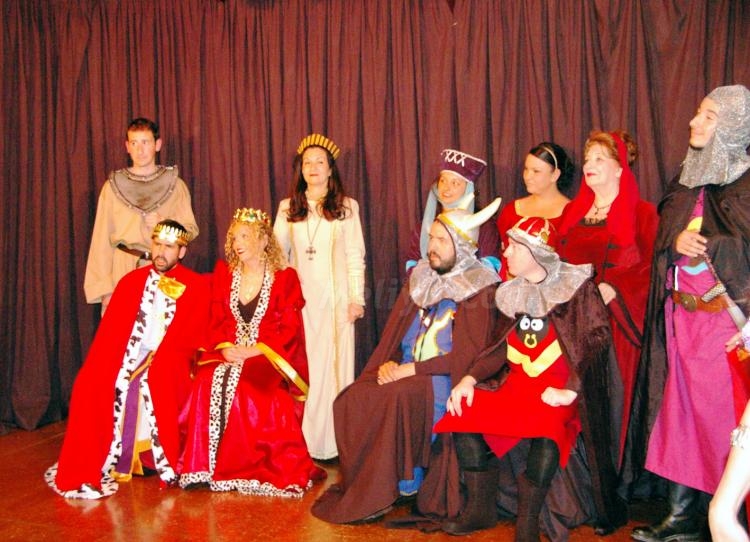 Éxito del Taller de Teatro de la Casa de Melilla en Málaga con 'La Venganza de Don Mendo'