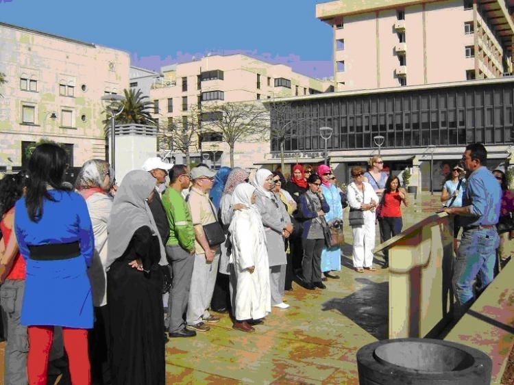 Alumnos del ‘Carmen Conde Abellán’ conocen la historia de Melilla a través de sus murallas
