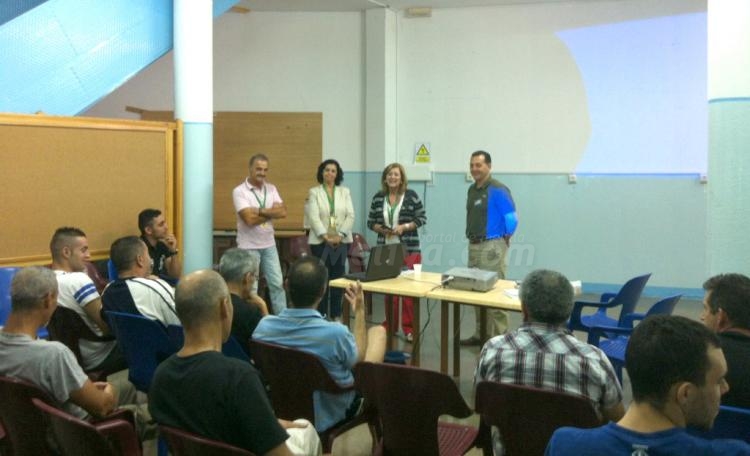 Éxito del ciclo de conferencias de concienciación sobre cáncer y tabaco en el Centro Penitenciario
