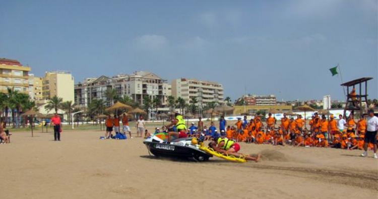 Simulacro en la playa para las Colonias Urbanas