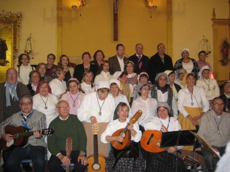 El Coro Rociero del Cautivo y la Virgen de la Victoria 'abre sus corazón' a Cáritas