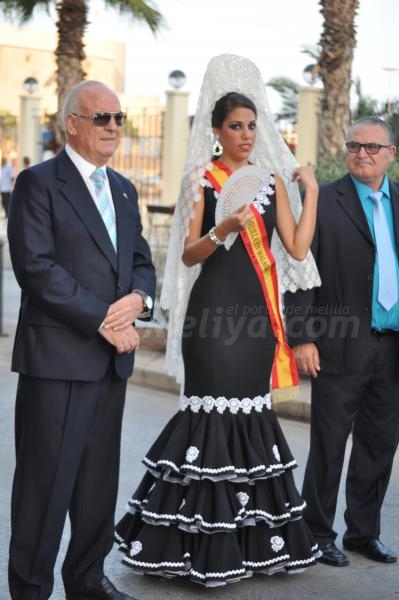La Reina de la Casa de Melilla, Laura Armenta, paseó su belleza en la Feria de Melilla