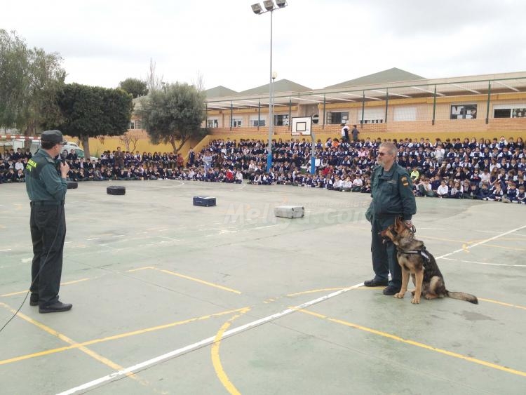 Simbiosis entre Guardia Civil y alumnos en el 'Enrique Soler'
