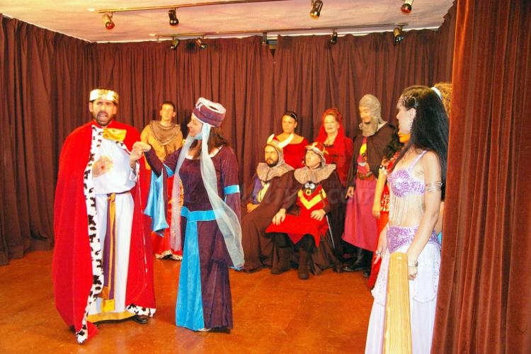 Éxito del Taller de Teatro de la Casa de Melilla en Málaga con 'La Venganza de Don Mendo'
