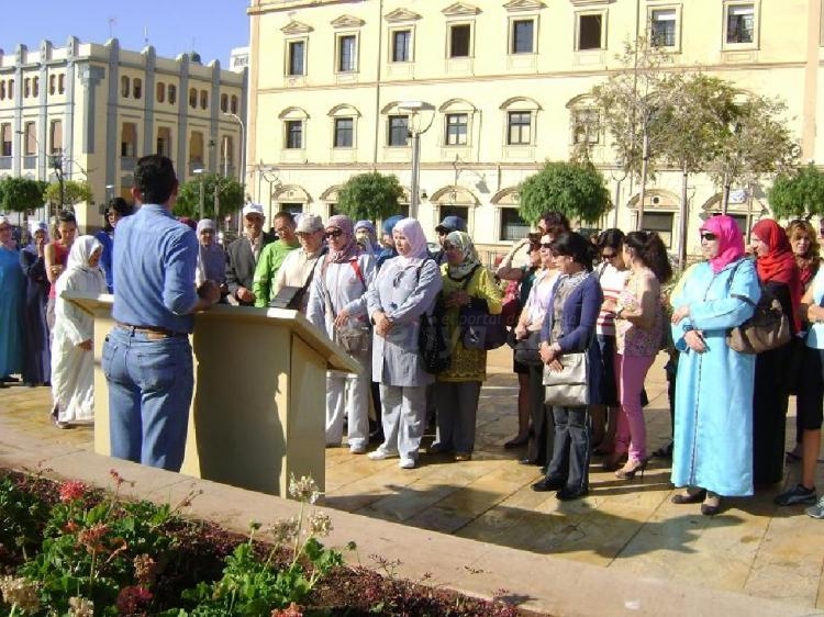 Alumnos del ‘Carmen Conde Abellán’ conocen la historia de Melilla a través de sus murallas