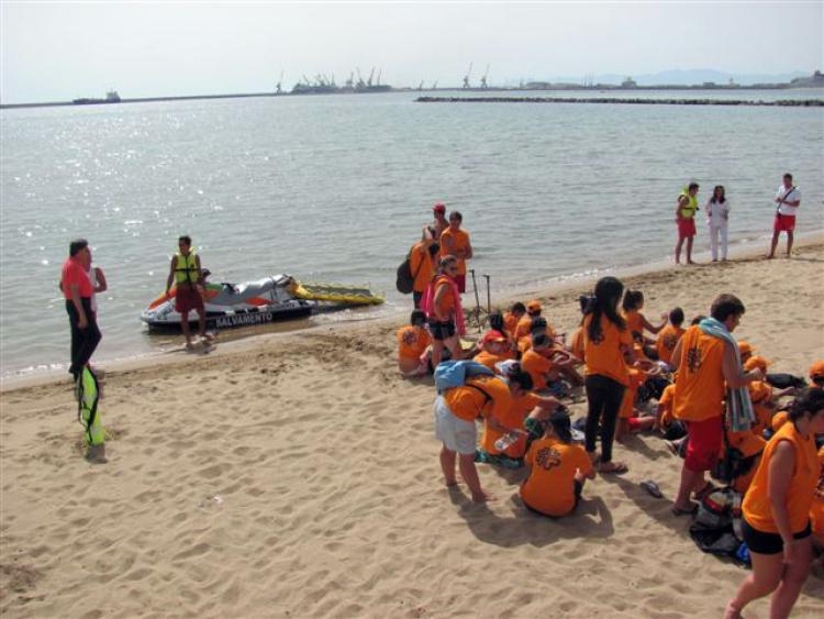 Simulacro en la playa para las Colonias Urbanas