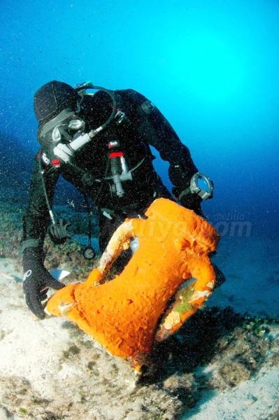 El Real Club Marítimo se acerca a la mejor arqueología subacuática del país