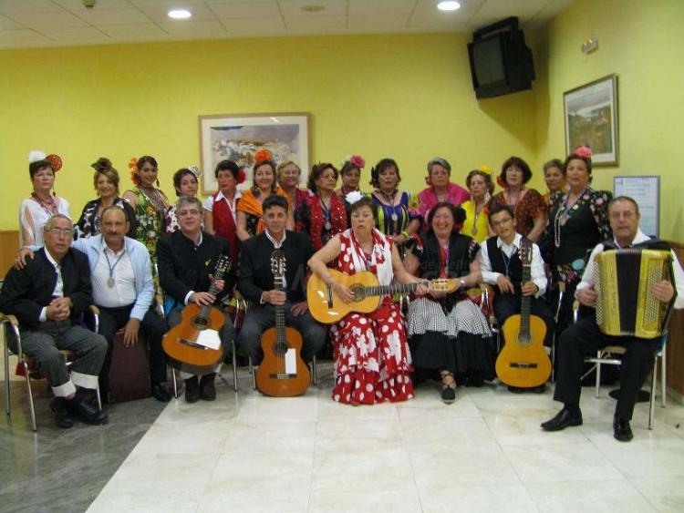 El Coro Rociero del Cautivo y la Virgen de la Victoria 'abre sus corazón' a Cáritas